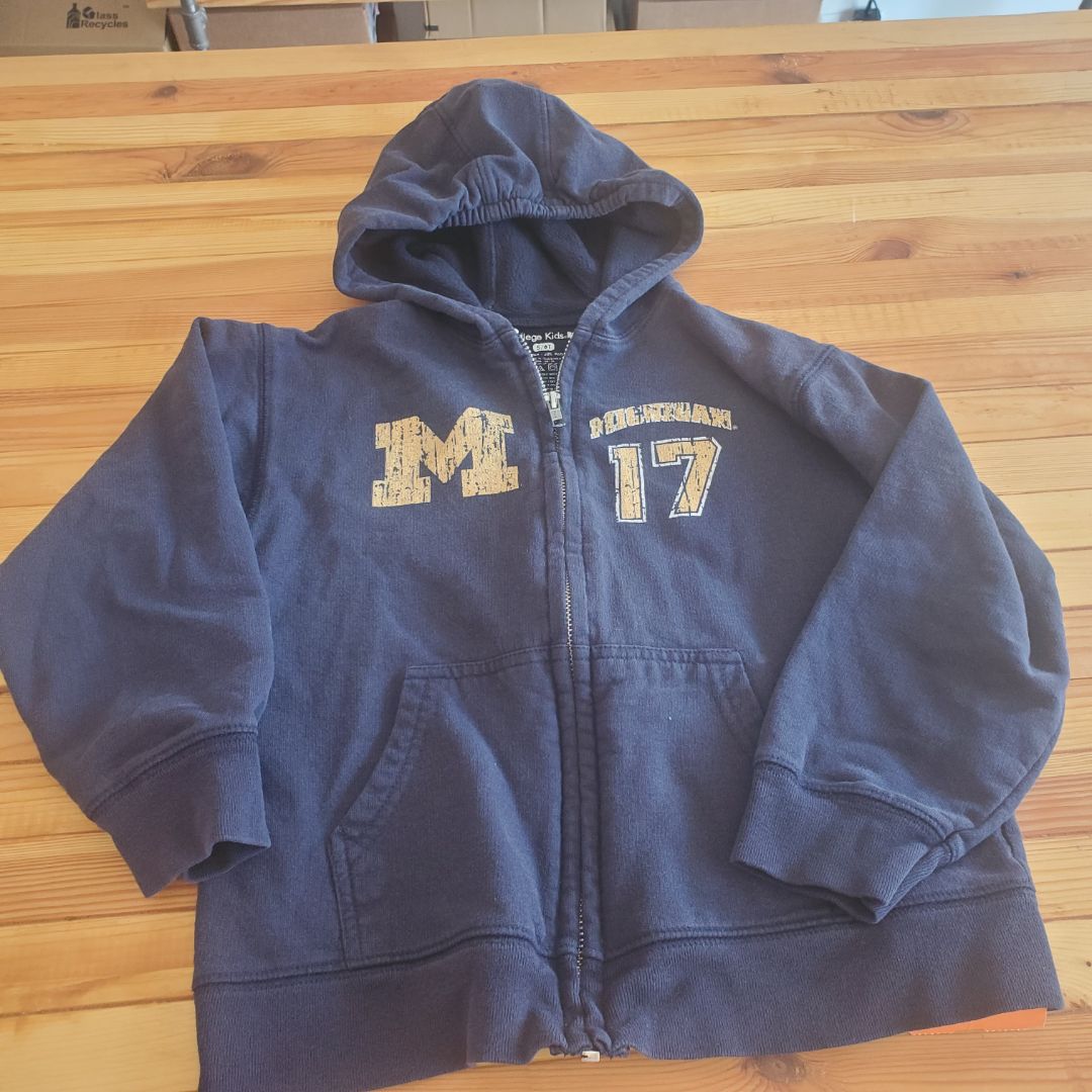 Michigan zip up hoodie, 5-6